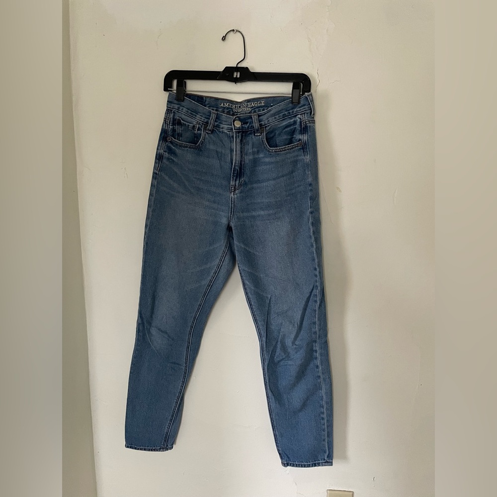 american eagle medium wash mom jeans